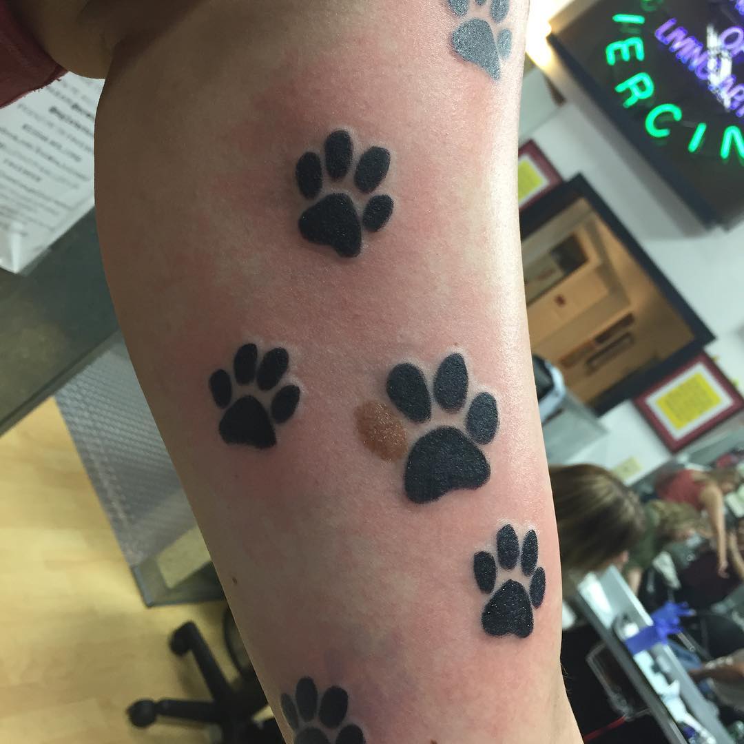 This person, who obviously likes dogs incorporated a mole into the design of her tattoo. I’m surprised that she so many paw tattoos done, on her arm no less. She must really like dogs.